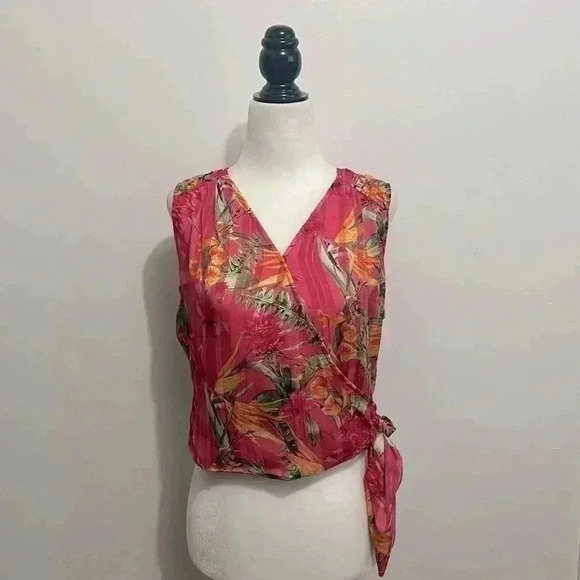 ❤️BNWT Cupcakes & Cashmere Sleeveless Faux  Wrap Pink Tropical Print Top size S - Picture 1 of 6